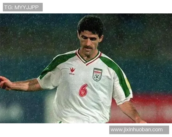 各个年代足球明星的辉煌历程与传奇故事解析